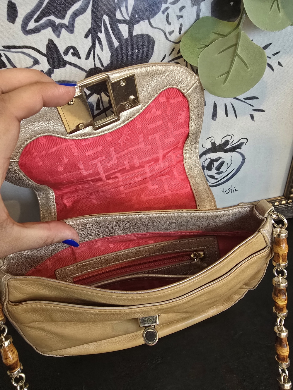 ELAINE TURNER Vintage Beige Gold Leather Crossbody Handbag Bamboo Chain Strap - Picture 6 of 14